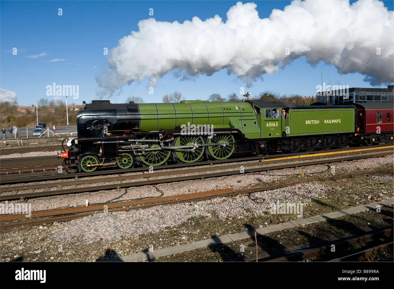 A1-Pazifik 60163 Tornado mit Geschwindigkeit, vorbei Basingstoke Stellwerk - 1 Stockfoto