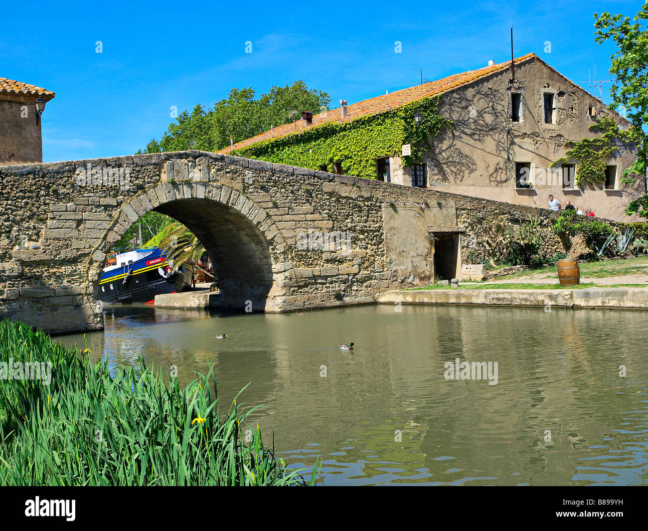 Canal du Midi im Somail Hafen. Stockfoto