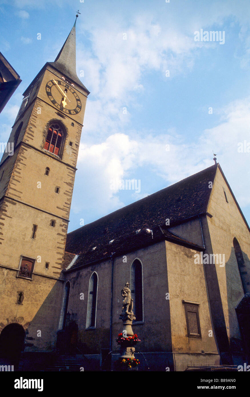 Glockenturm und Statue, Chur, Schweiz Stockfoto