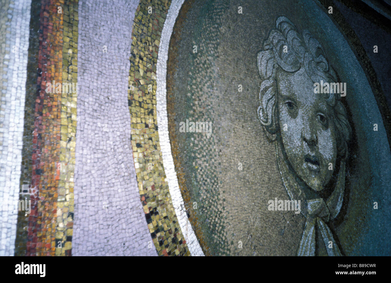 alte europäische künstlerische kulturelle Kind Fliesen gekachelt Mosaikfliesen Fliesen Kunst außereuropäischen Vatikanstadt Rom Roma Italien Italia Stockfoto