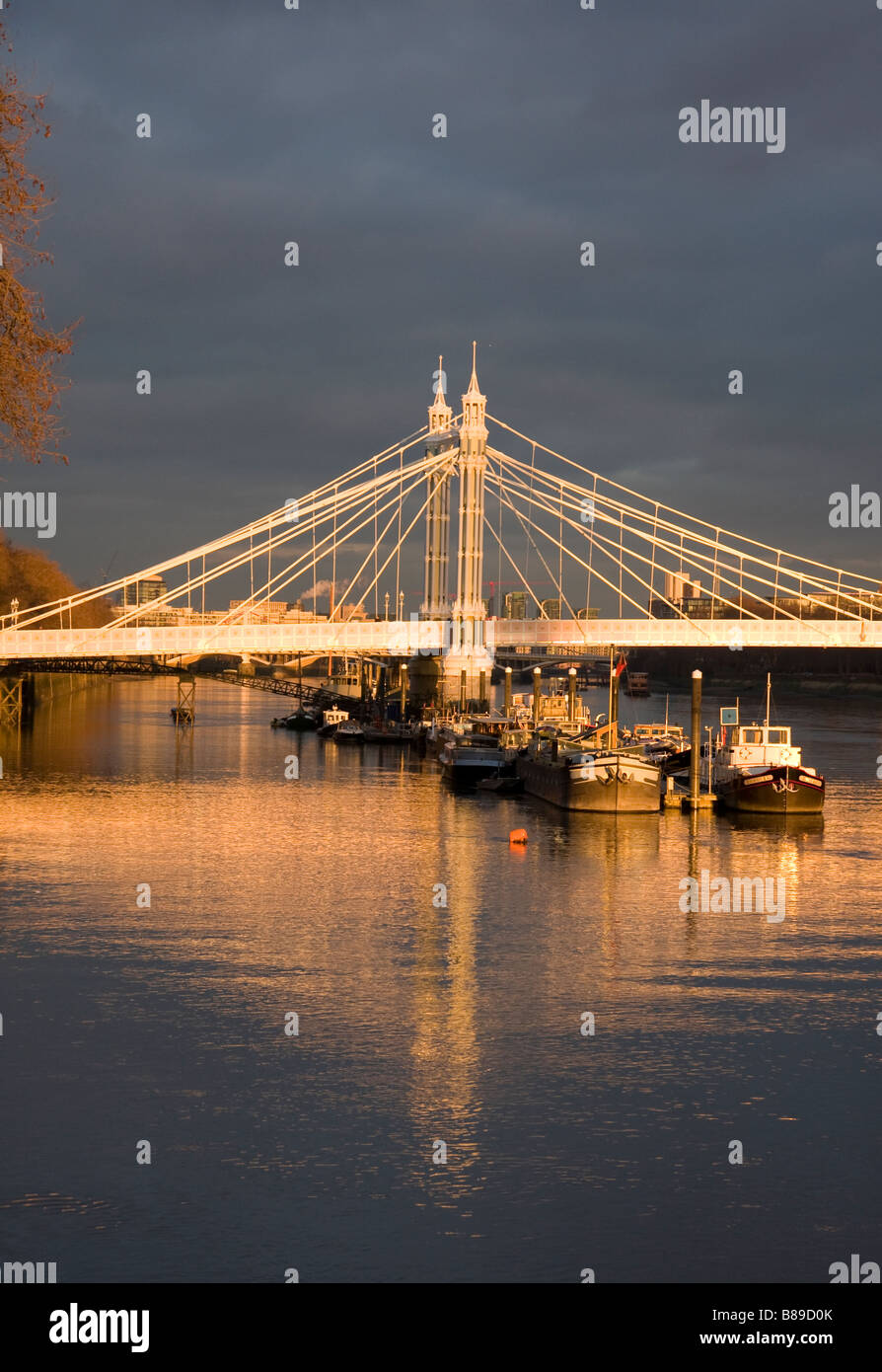 Albert Bridge Battersea London bei Sonnenuntergang Stockfoto