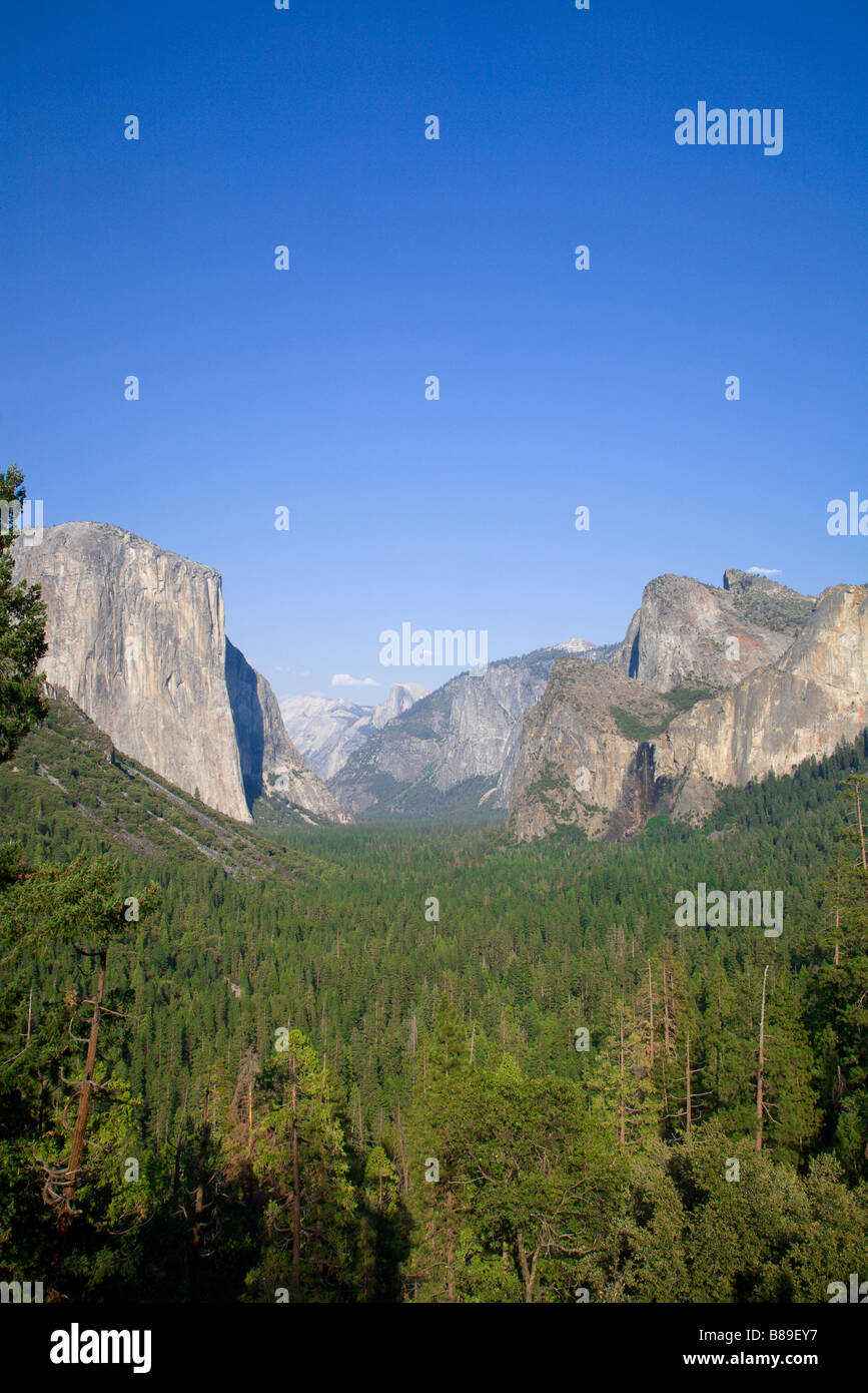 El Capitan und Half Dome vom Tunnel View, Yosemite-Nationalpark. Stockfoto