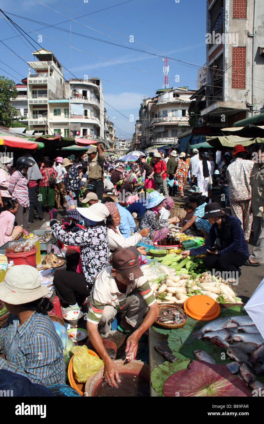 Straßenszene mit zentralen Markthändler in Phnom Penh, Kambodscha. Stockfoto