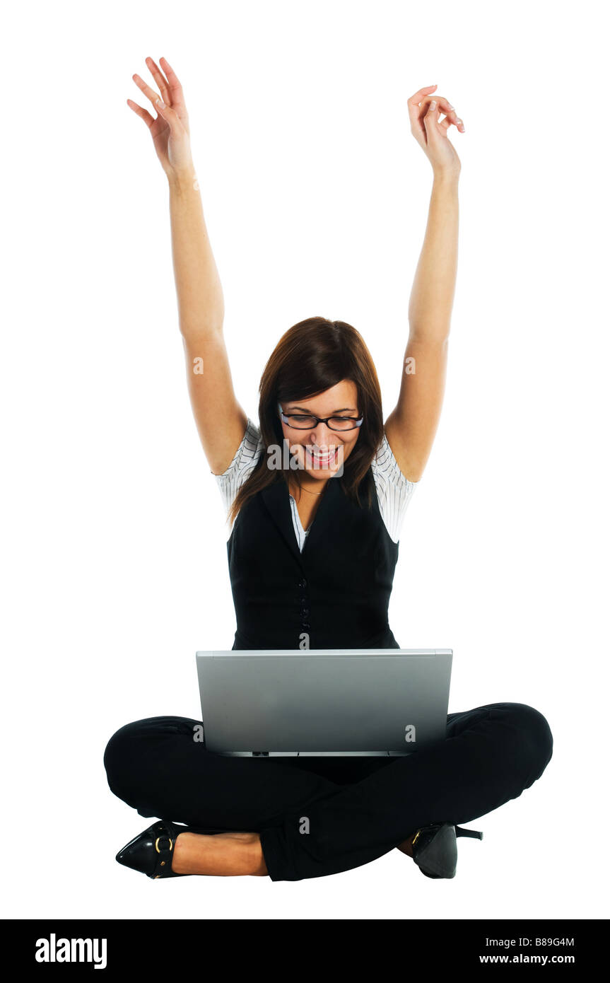 Erfolgreiche Geschäftsfrau feiern / neuer Job / Geschäftsidee mit Laptop auf weißem Hintergrund Stockfoto