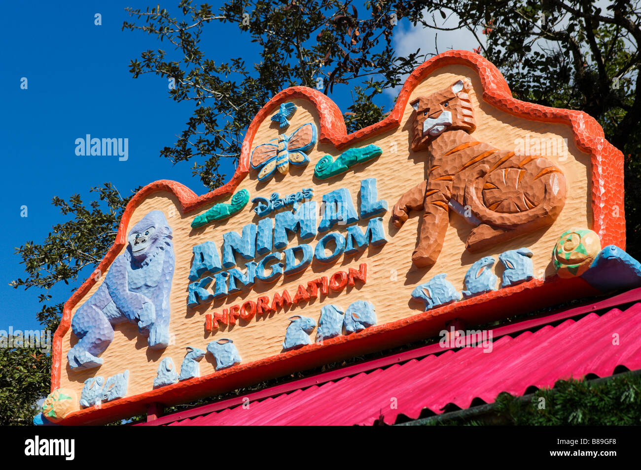 Melden Sie auf der Info-Stand bei Disneys Animal Kingdom, Walt Disney World Resort, Orlando, Florida, USA Stockfoto