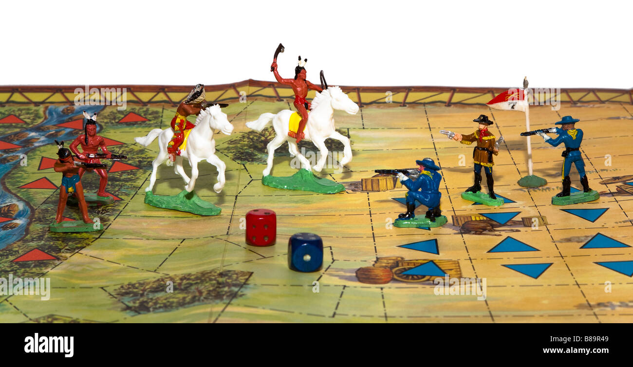 Spielzeug-Cowboys und Indianer in 1963 Waddington Brettspiel-Klassiker Schlacht von Little Big Horn verwendet Stockfoto