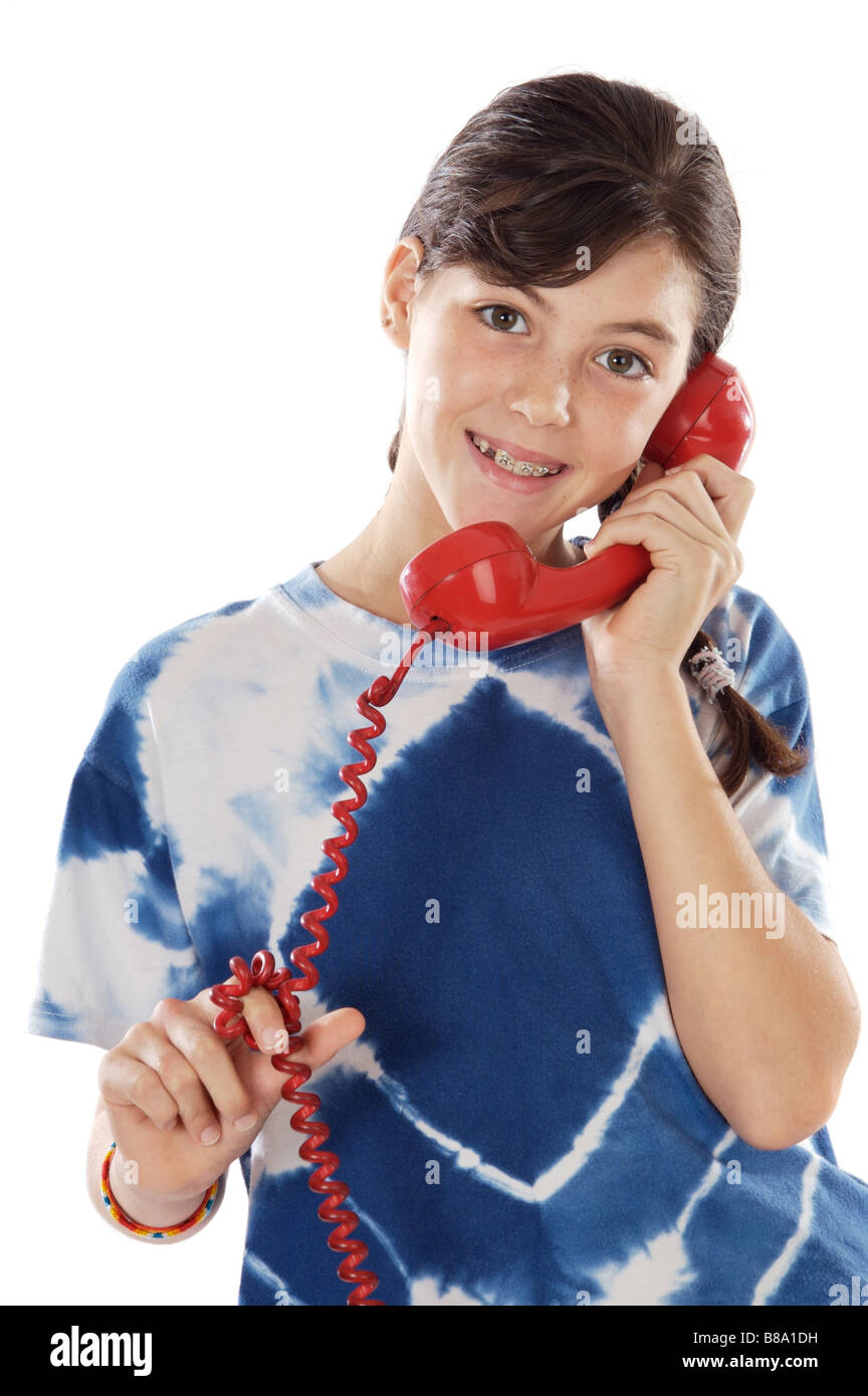 Junges Mädchen mit Zahnspange am Telefon sprechen Stockfoto