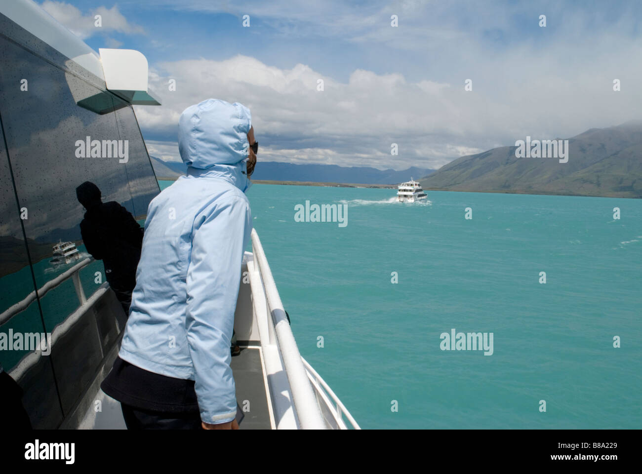 Ein Tourist auf einem Boot Tour in Richtung Gletscher Perito Moreno, Argeninta Stockfoto