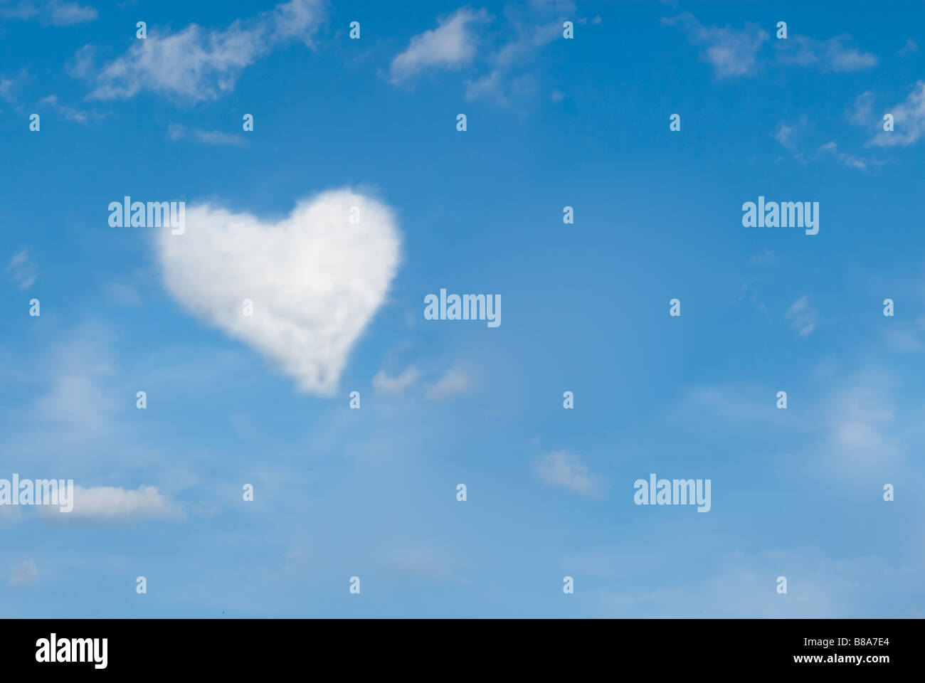 herzförmige Wolke perfekte Valentine s Day Hintergrund Stockfoto