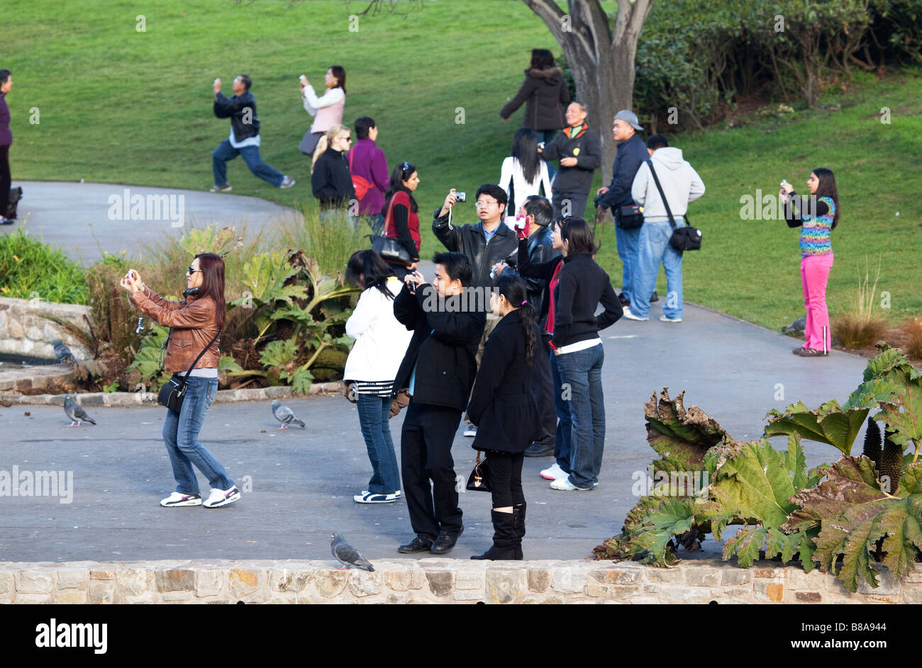 Touristen fotografieren im Palace of Fine Arts Stockfoto