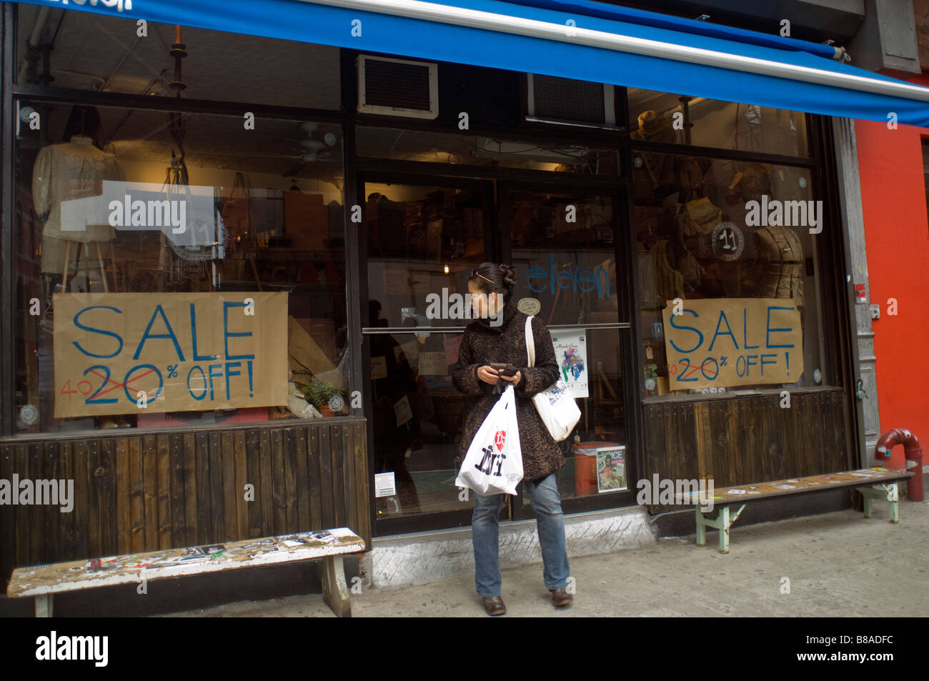 Verkauf von 40 Prozent bei den elf Store im New Yorker Stadtteil Soho auf Samstag, 14. Februar 2009 zu sehen ist Frances M Roberts Stockfoto