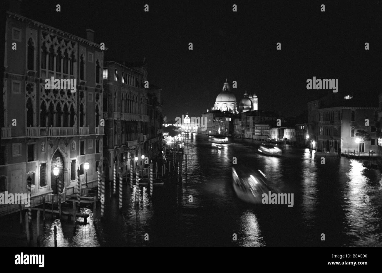 Der Canal Grande, Palazzo Cavelli-Franchetti und St.-Markus Kathedrale in der Nacht Stockfoto