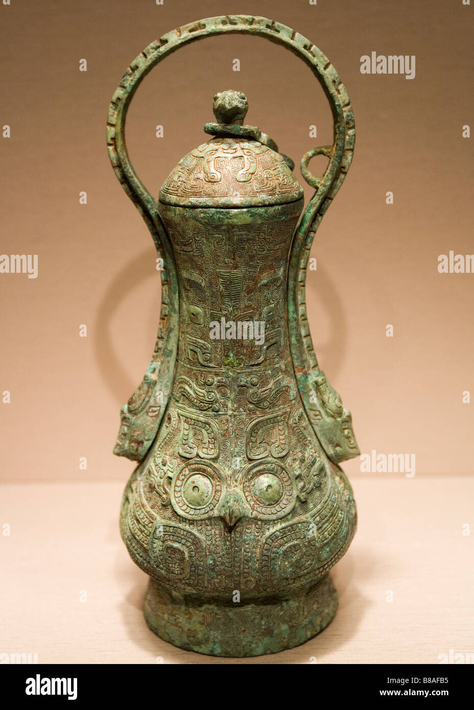 Rituelle Wein Container - China, Shang-Dynastie 13. Jahrhundert v. Chr. bronze Stockfoto Rituelle Wein Container - China, Shang-Dynastie 13. Jahrhundert v. Chr. bronze Stockfoto