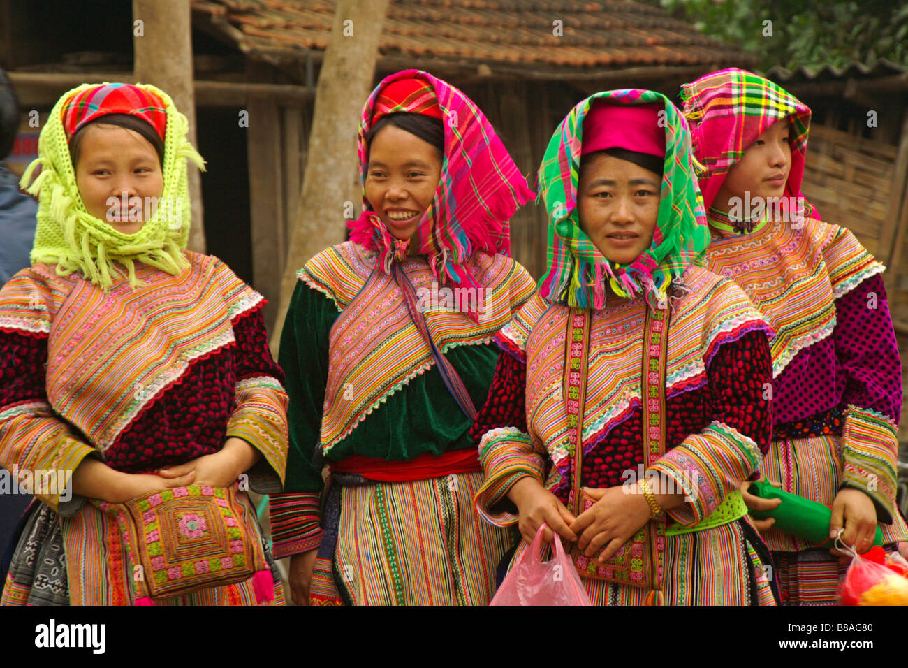 Hmong Blumenmadchen In Traditioneller Kleidung Sapa Vietnam Stockfotografie Alamy