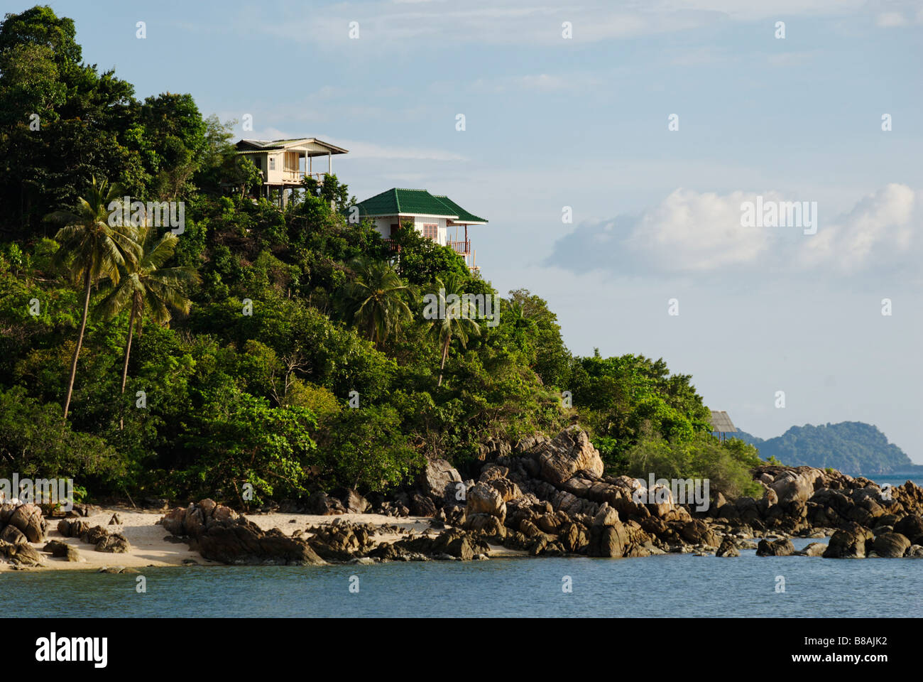 Hölzerne Strandhütten mit Blick aufs Meer am Haad Son Bucht auf Koh Pangan Insel Thailand Stockfoto