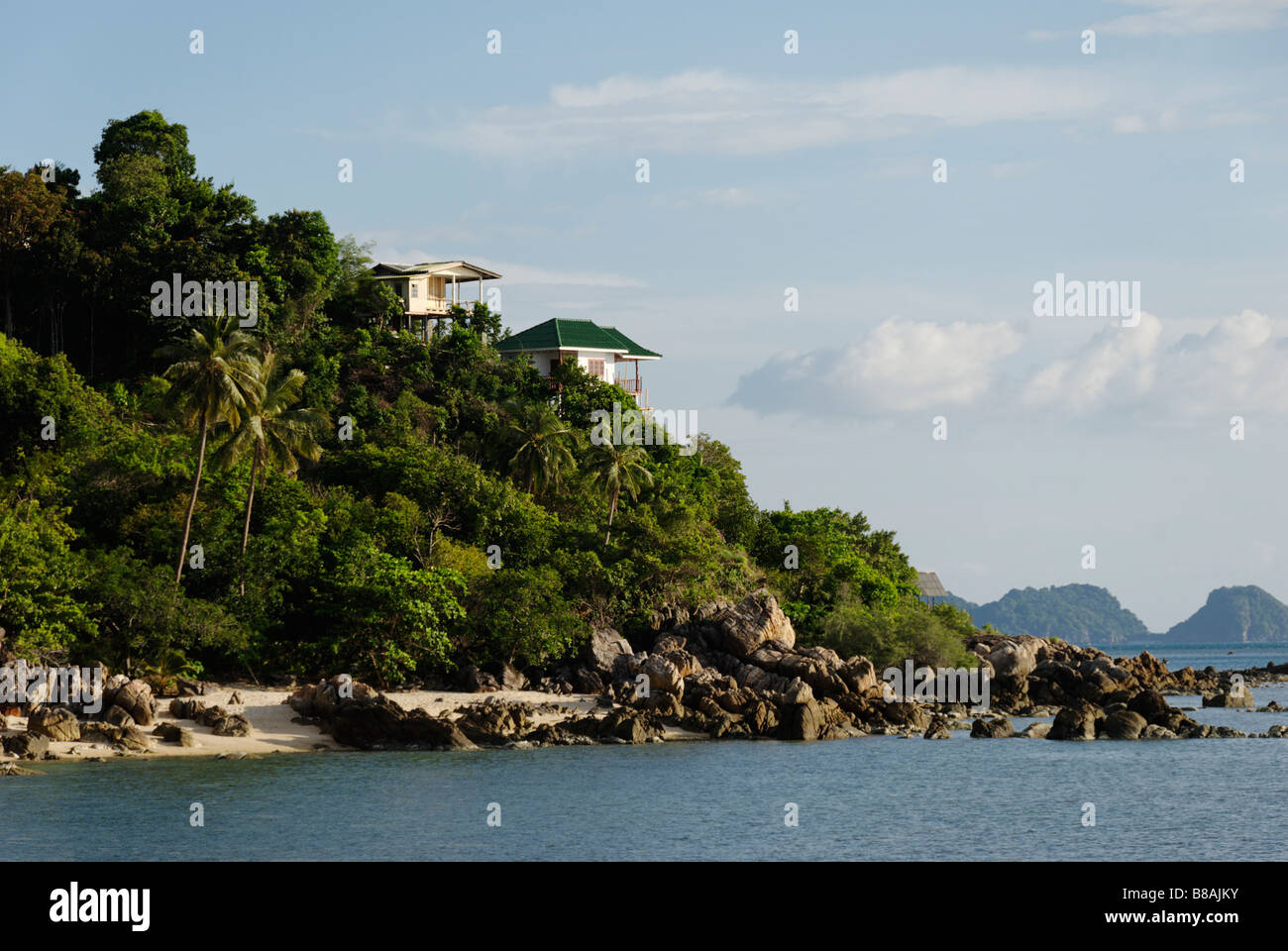 Hölzerne Strandhütten mit Blick aufs Meer am Haad Son Bucht auf Koh Pangan Insel Thailand Stockfoto