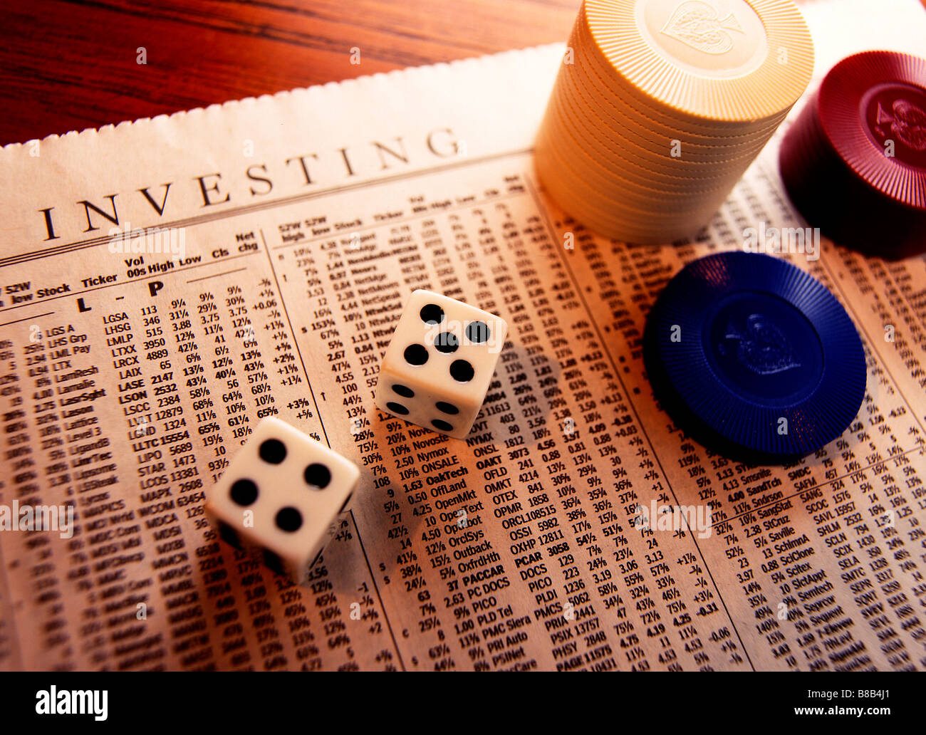 FV3746, große Fotografie; Investieren, Inserate, Würfel-Poker-Chips auf Lager Stockfoto