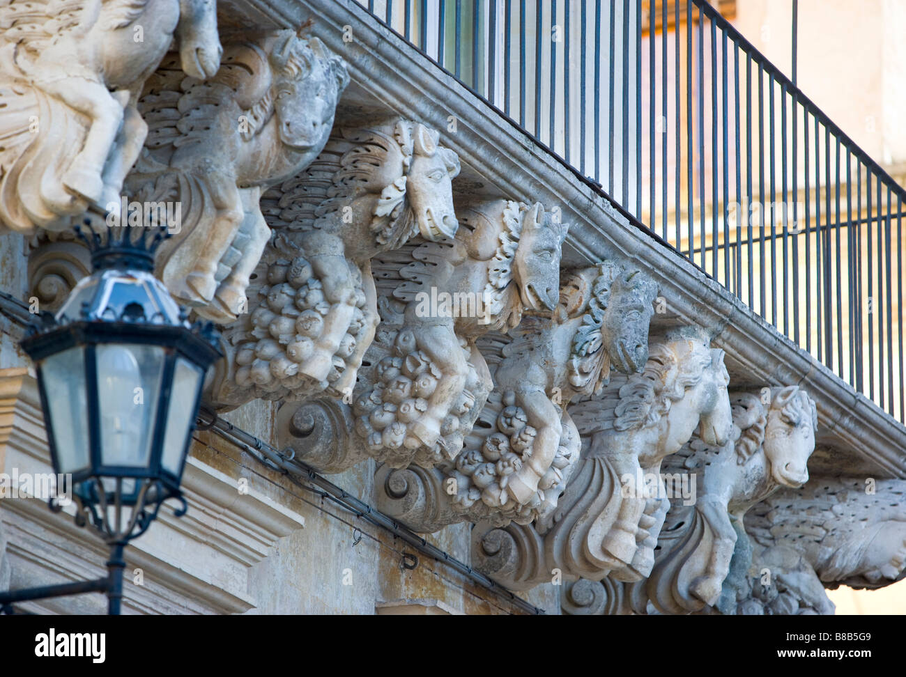Schaf-Balkon unterstützt Lecce-Apulien-Italien Stockfoto