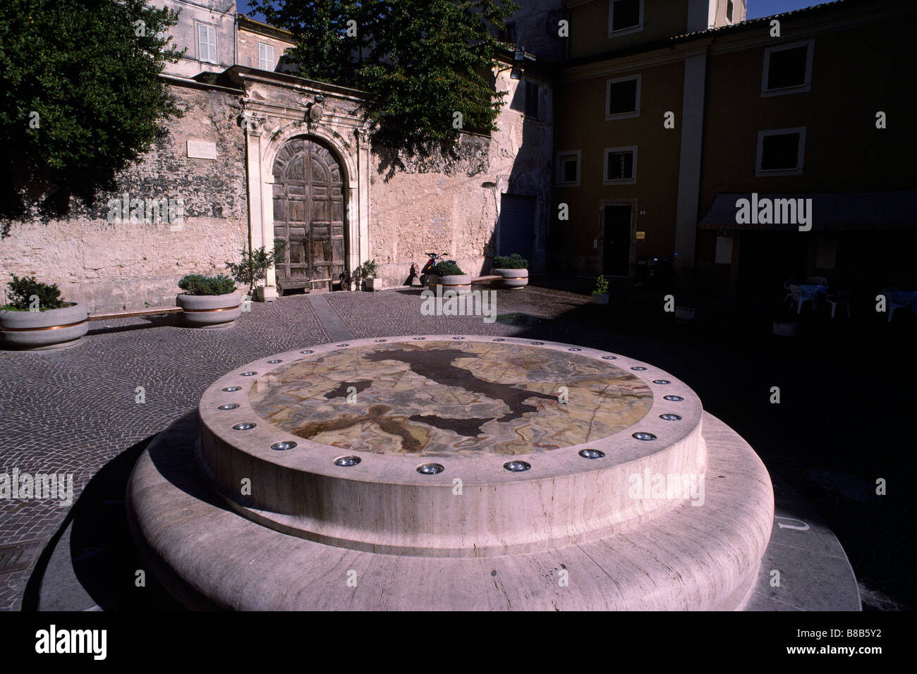 Italien, Latium, Rieti, Piazza San Rufo, geografisches Zentrum Italiens Stockfoto