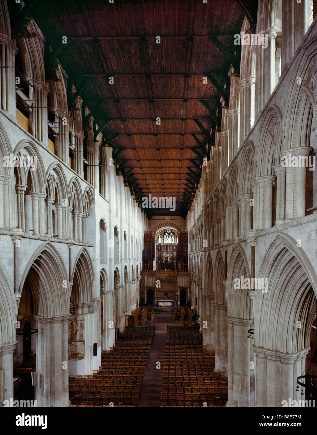 St. Alban Kathedrale Hertfordshire England. Mittelschiff nach Osten Stockfoto