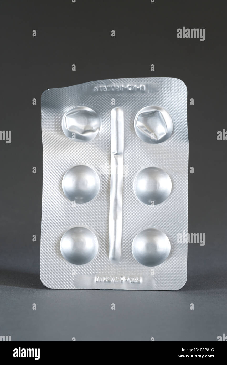 Silberfolie Blisterpackung mit sechs Tabletten Stockfoto