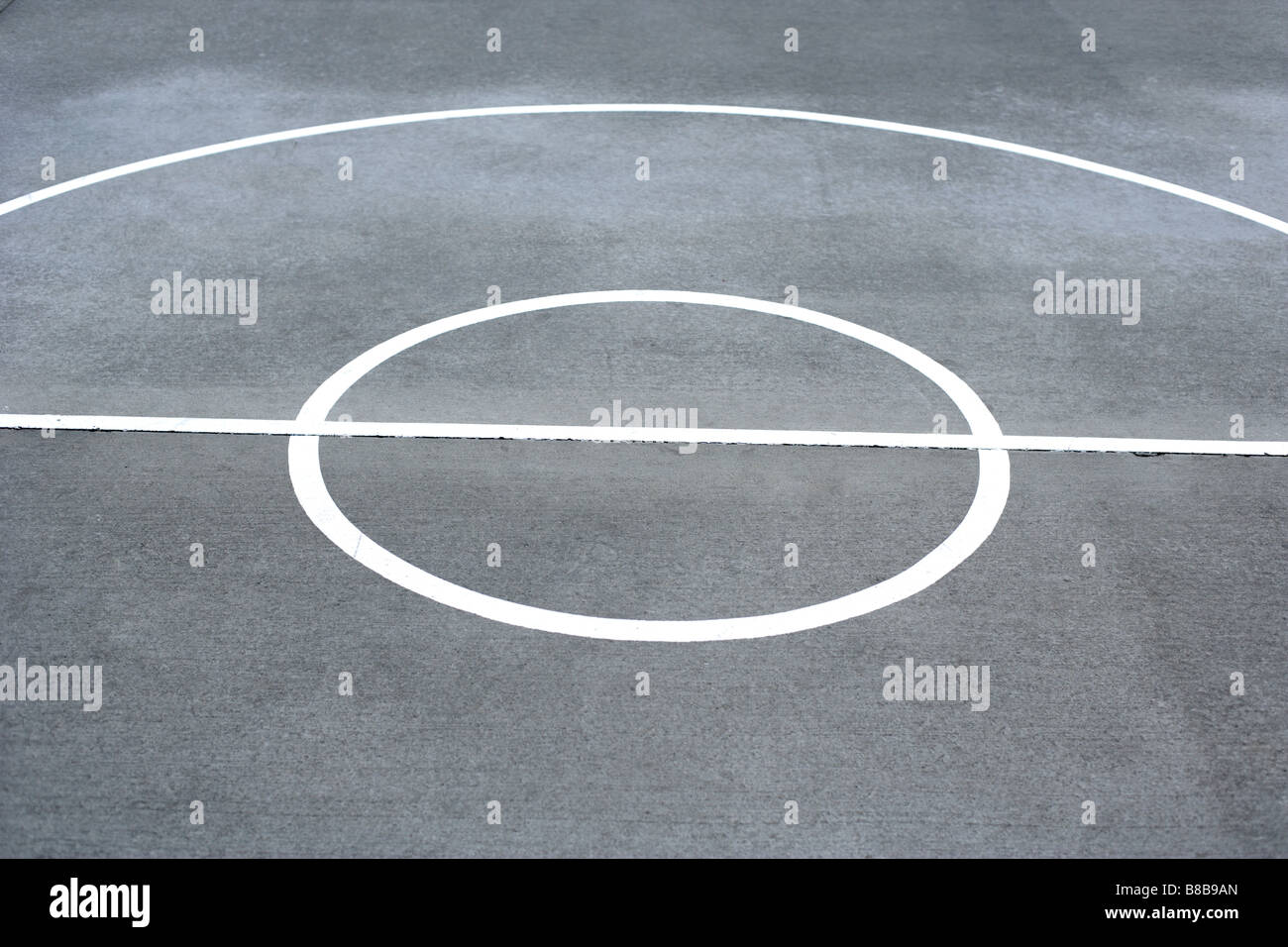 Basketball Court Linien auf einer Straße Spielfläche Stockfoto