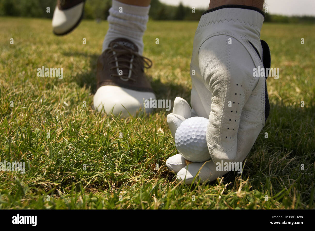Golfer, die ersten Loch Abschlag Stockfoto