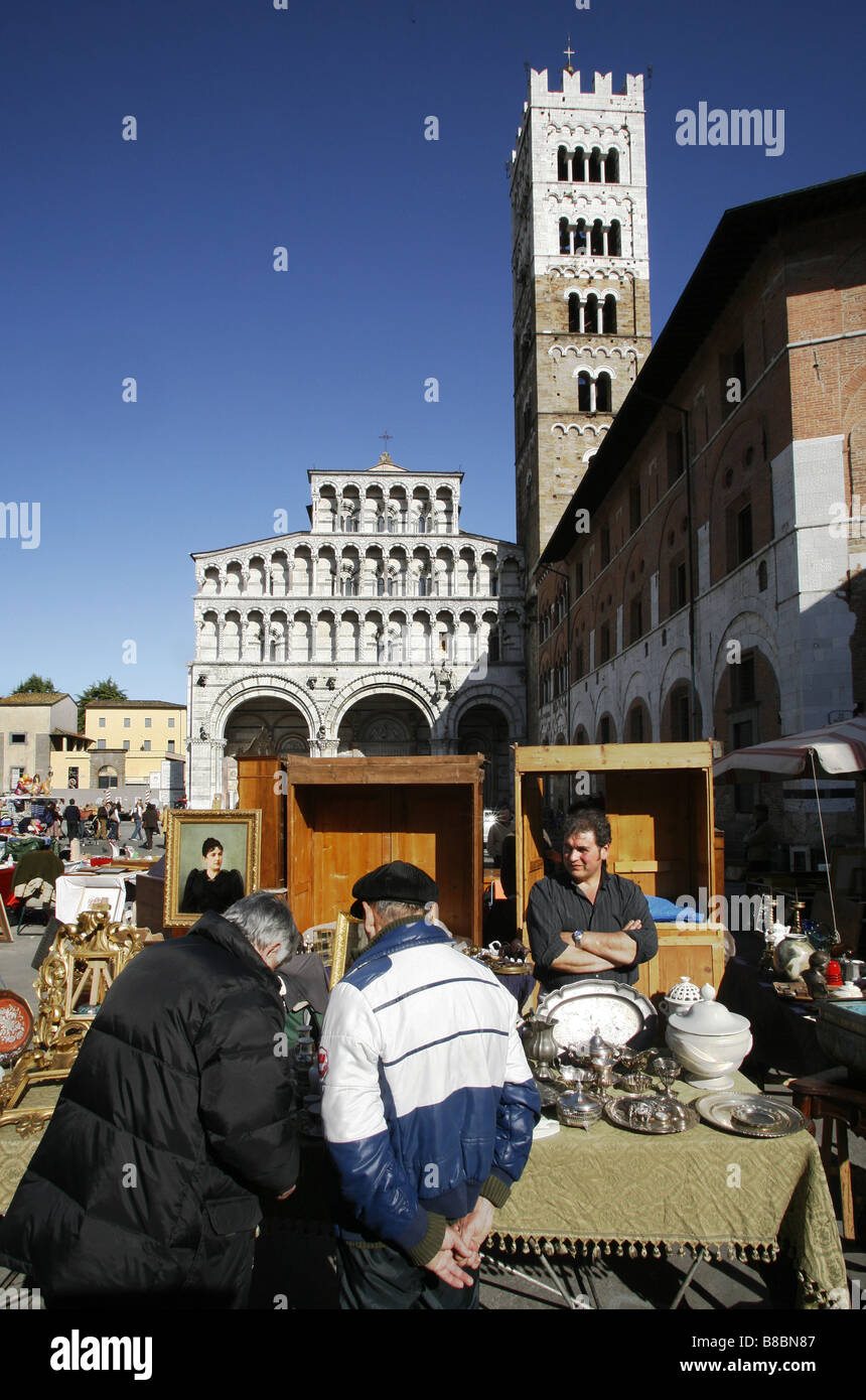 Antik Markt & Duomo di San Martino, Lucca, Toskana, Italien Stockfoto