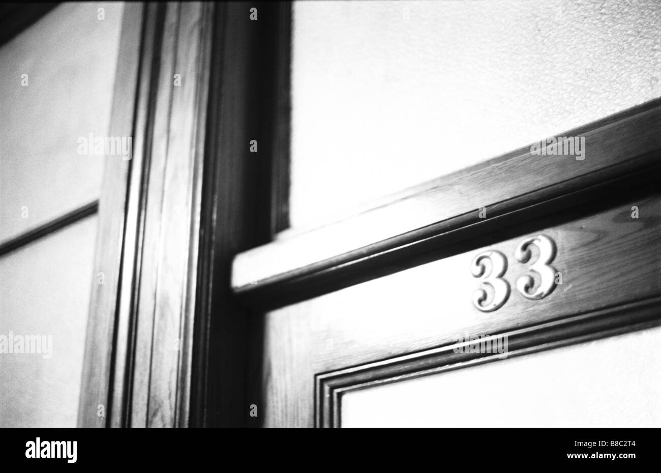 Tür Nr. 33, s/w Stockfoto