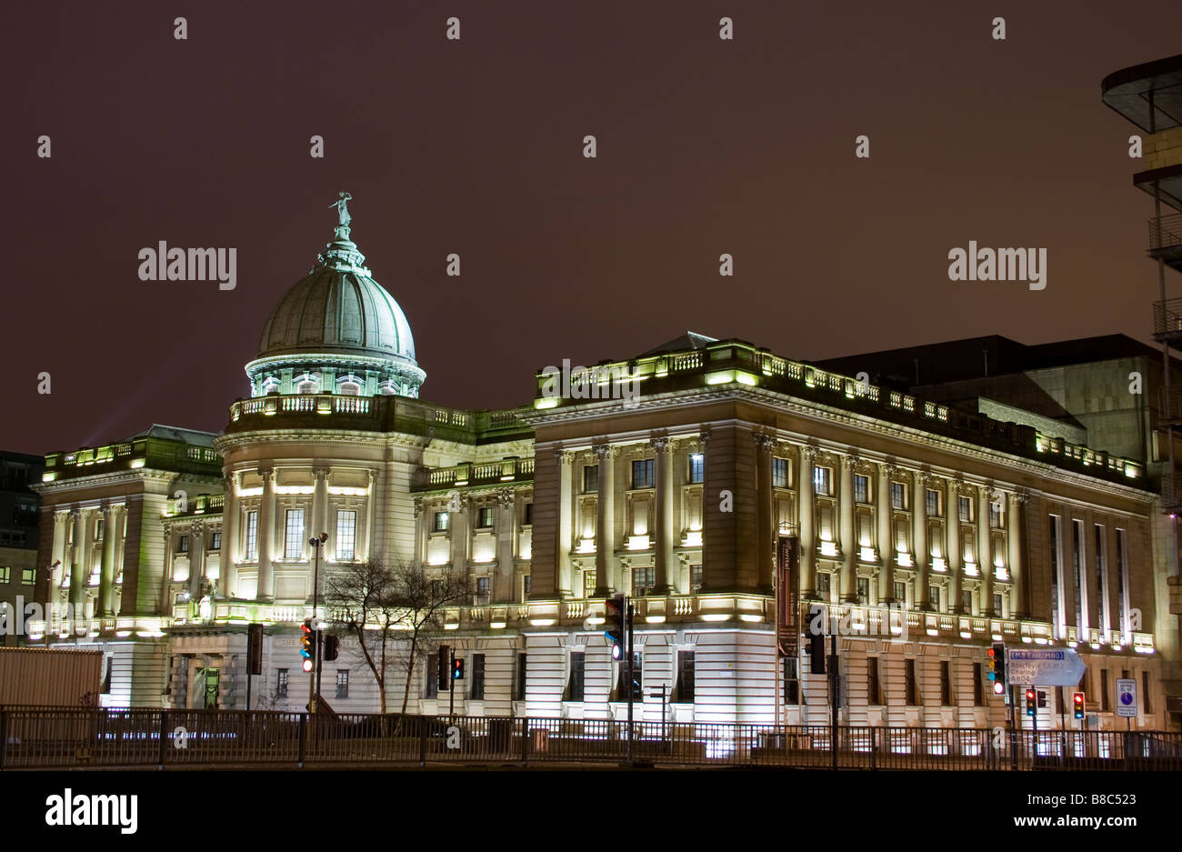 Glasgows Mitchell Library in der Nacht. Stockfoto