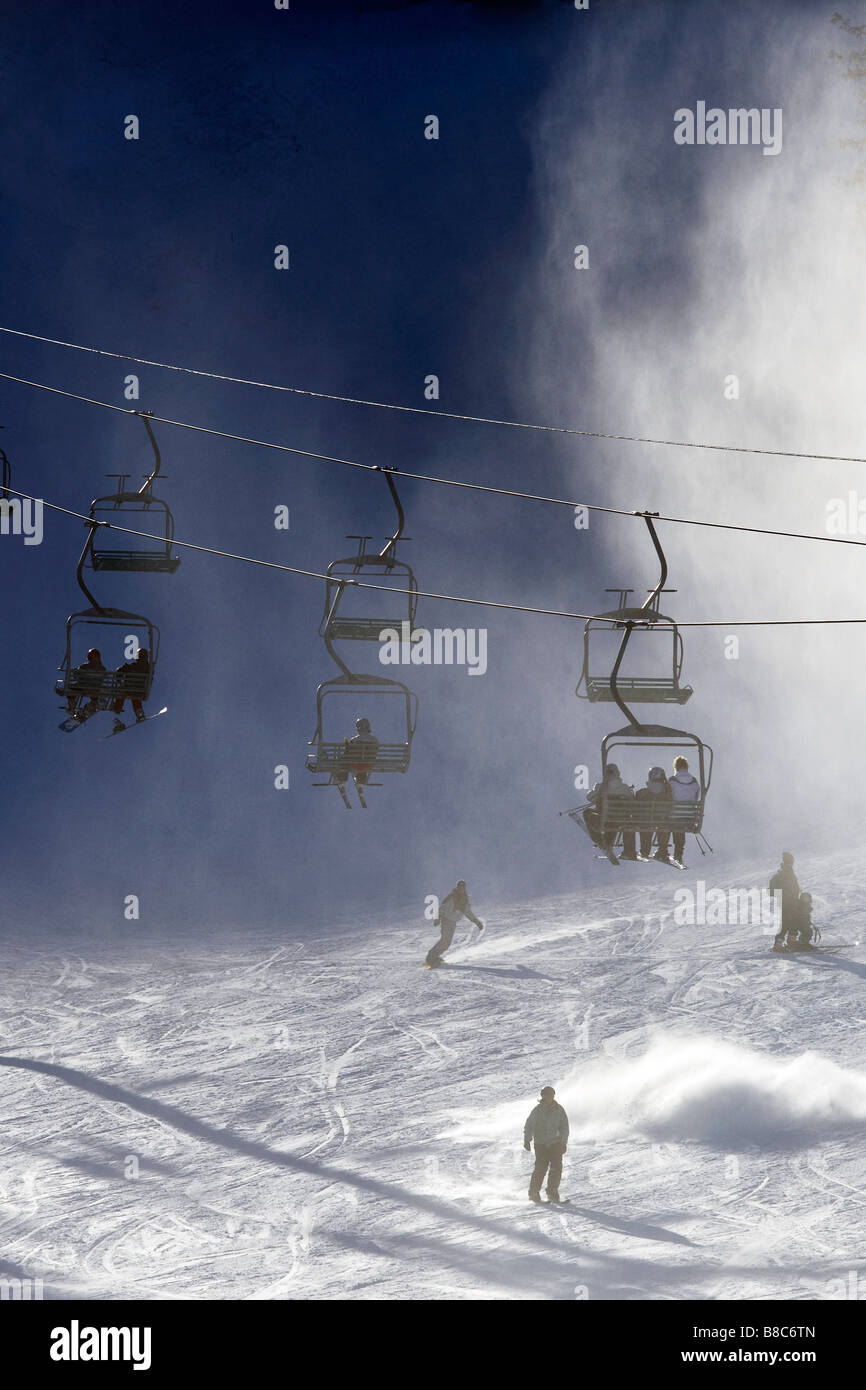 Skifahrer Stuhl Aufzüge Ski-Hügel Stockfoto
