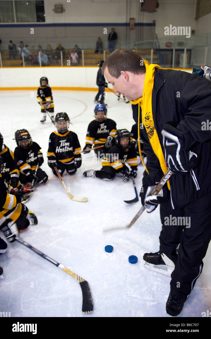 Trainer Spieler Boy Hockeytraining Stockfoto