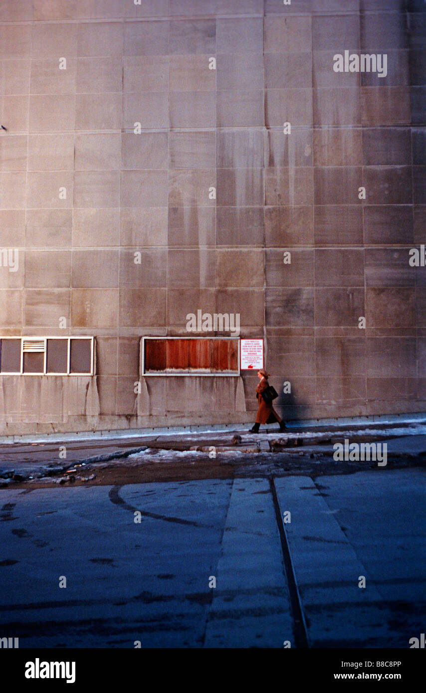 Frau, Bürgersteig, Montreal, Quebec Stockfoto