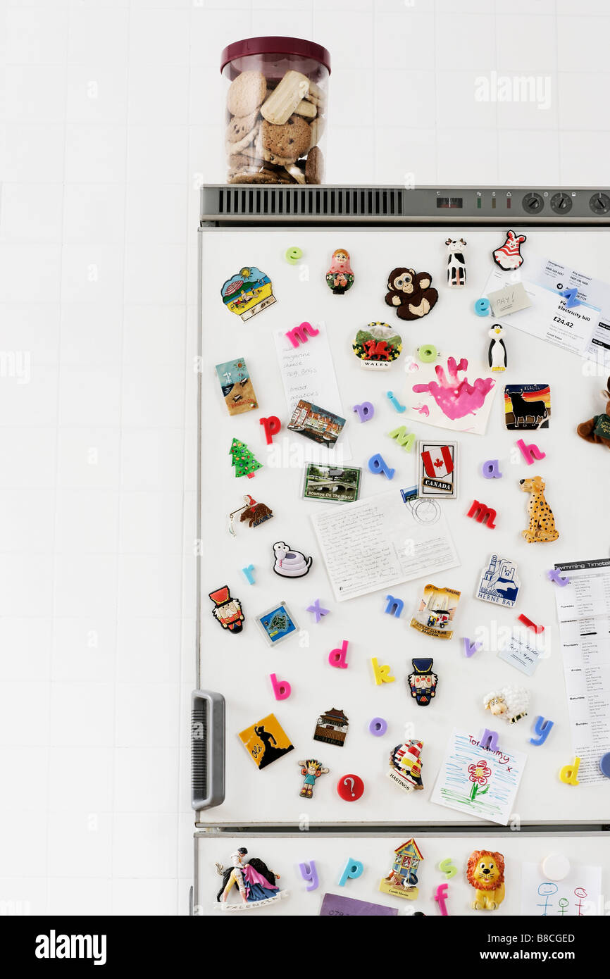 Cookies auf Kühlschrank Stockfoto