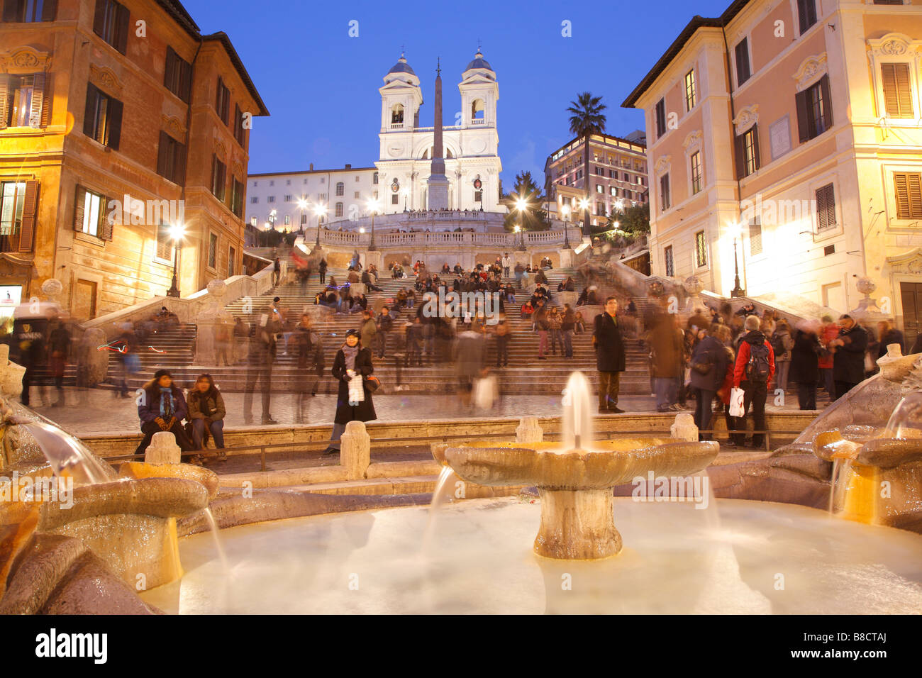 Spanische Treppe bei Nacht, Piazza de Spagna, Trinita dei Monti Kirche, Rom, Italien Stockfoto