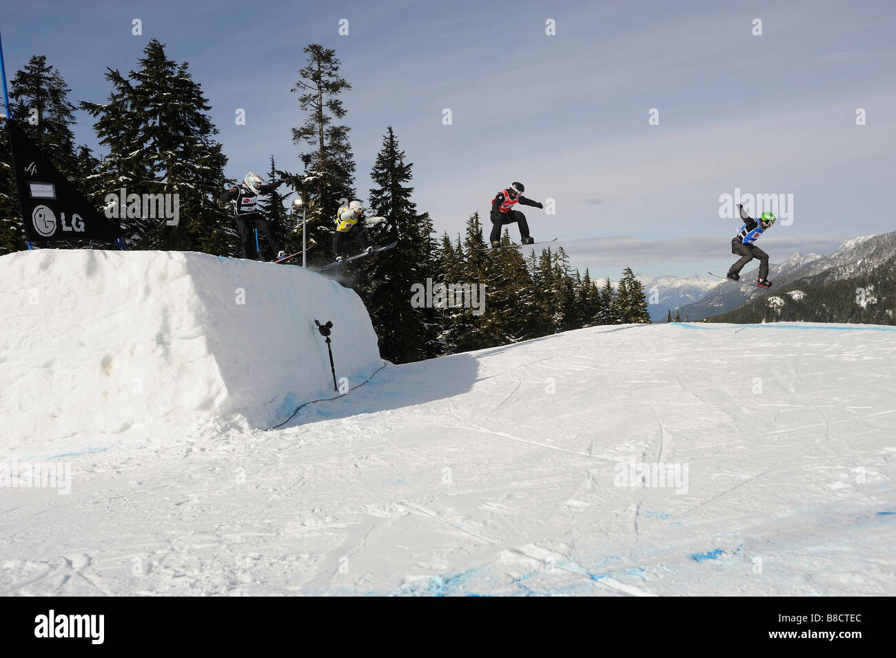 Men s Snowboardcross Jonathan Cheever USA führt von Damon Hayler AUT Kevin Hill kann und Alex Pullin AUT Stockfoto