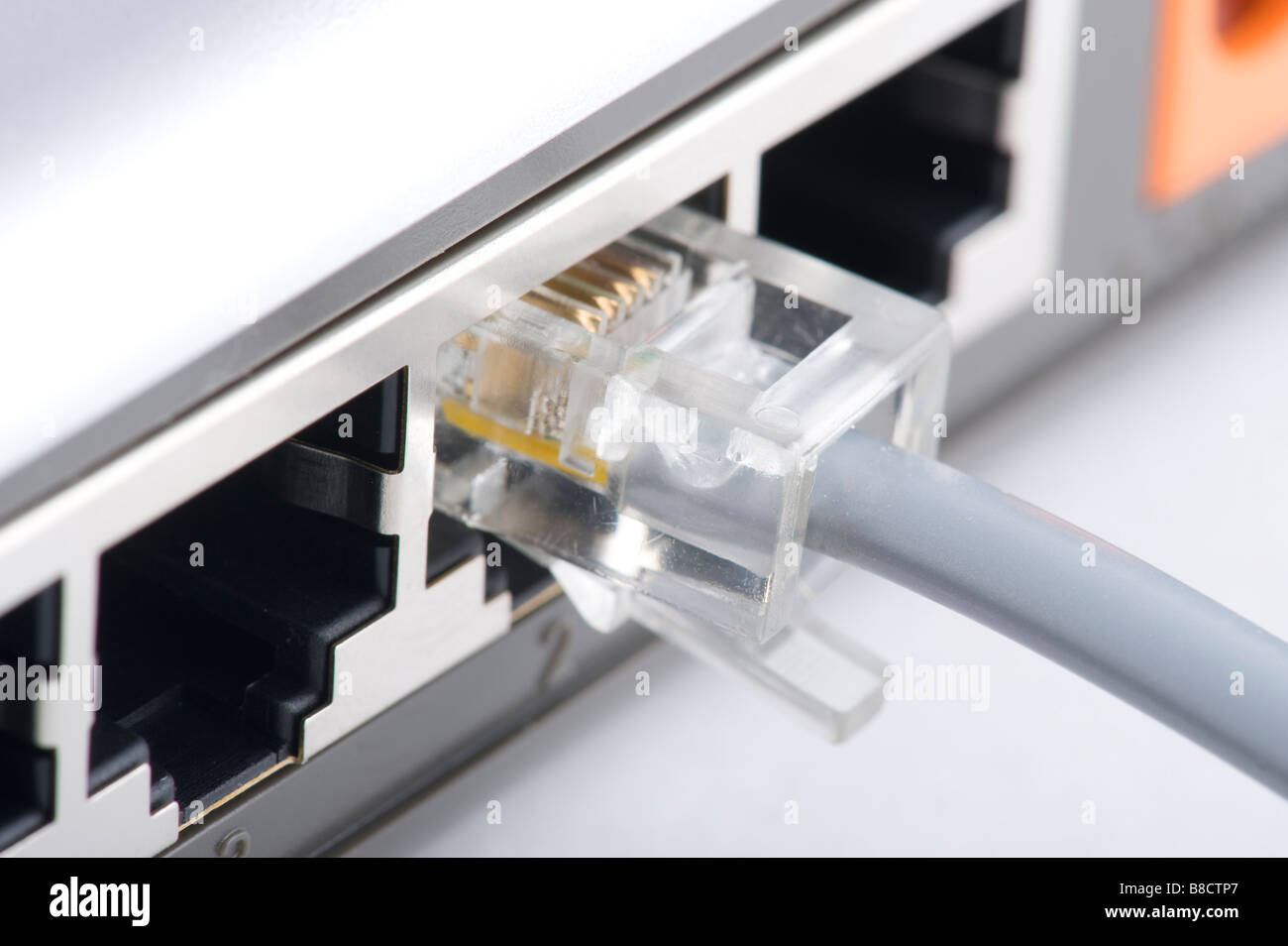 Objekt auf weißen Ethernet-Switch hautnah Stockfoto
