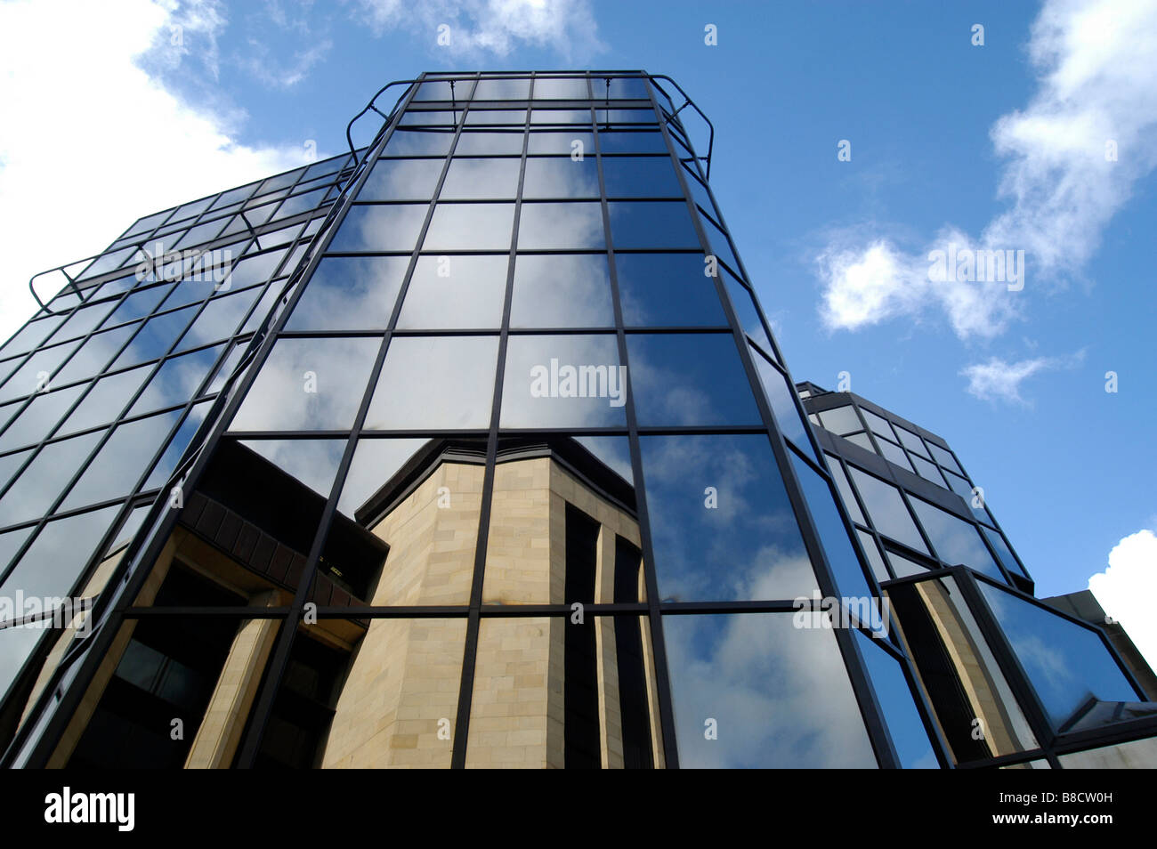 Glas-Bürogebäude Stockfoto