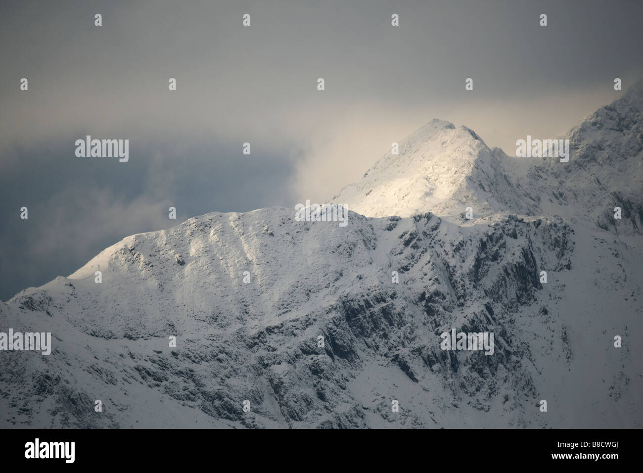 Y Lliwedd im Tiefschnee Snowdon Snowdonia National Park North Wales Großbritannien Stockfoto