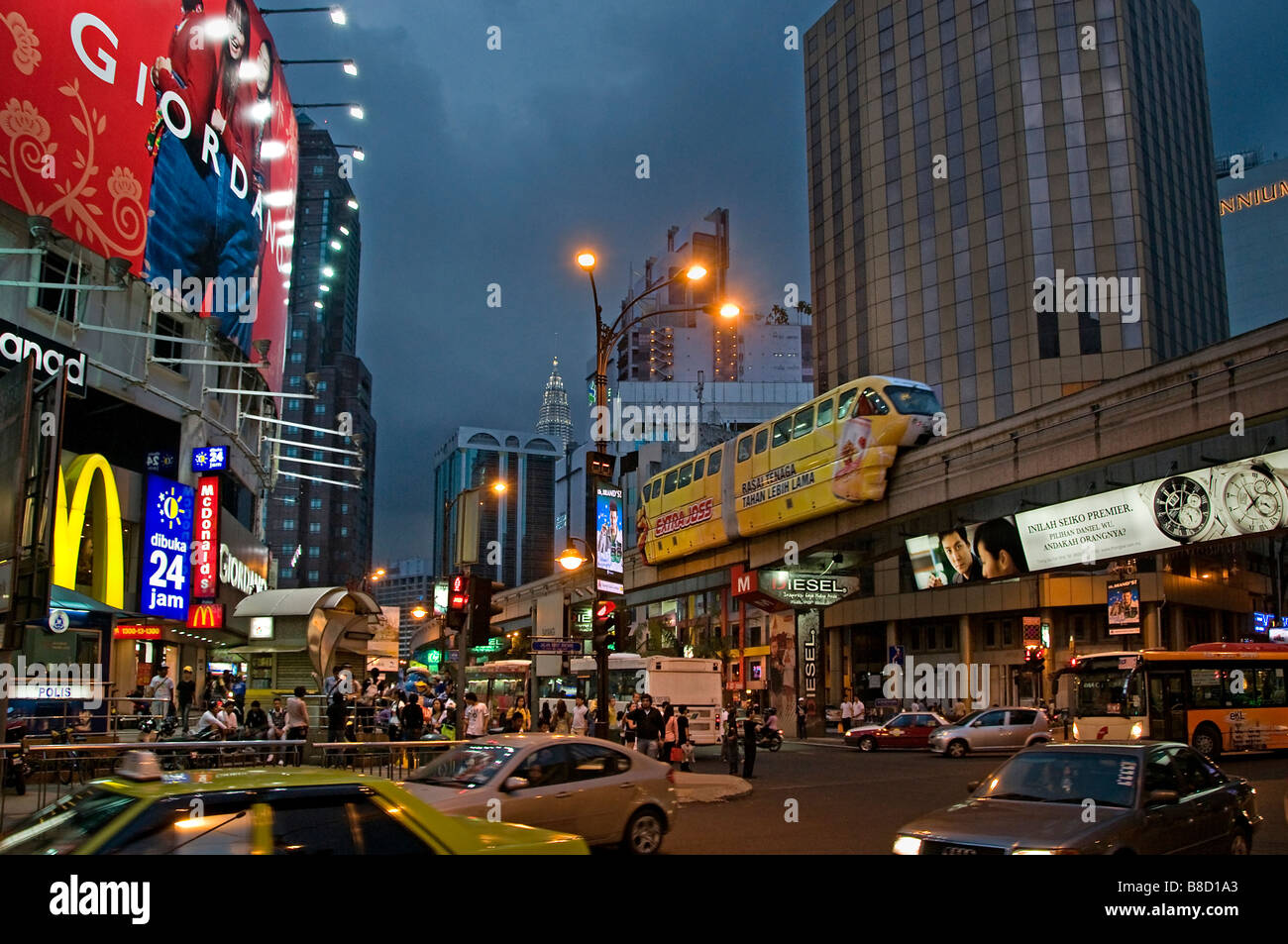 Bukit Bintang Plaza bei Nacht Einschienenbahn Kuala Lumpur Malaysia Stockfoto