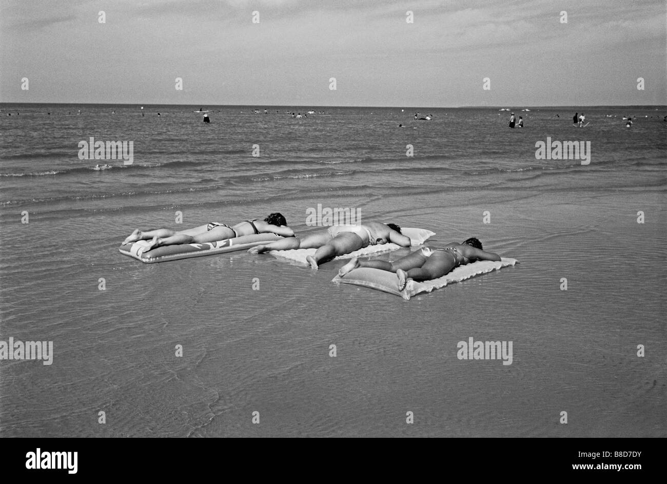 Frau Sonne bräunen, Grand Beach Provincial Park, Manitoba Stockfoto