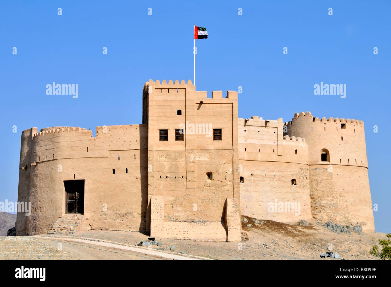 Alte historische Fujairah Fort oder Burg aus dem 16. Jahrhundert eine Besichtigung Touristenattraktion restauriert und gepflegt von Department of Antiquities & Historische VAE Stockfoto