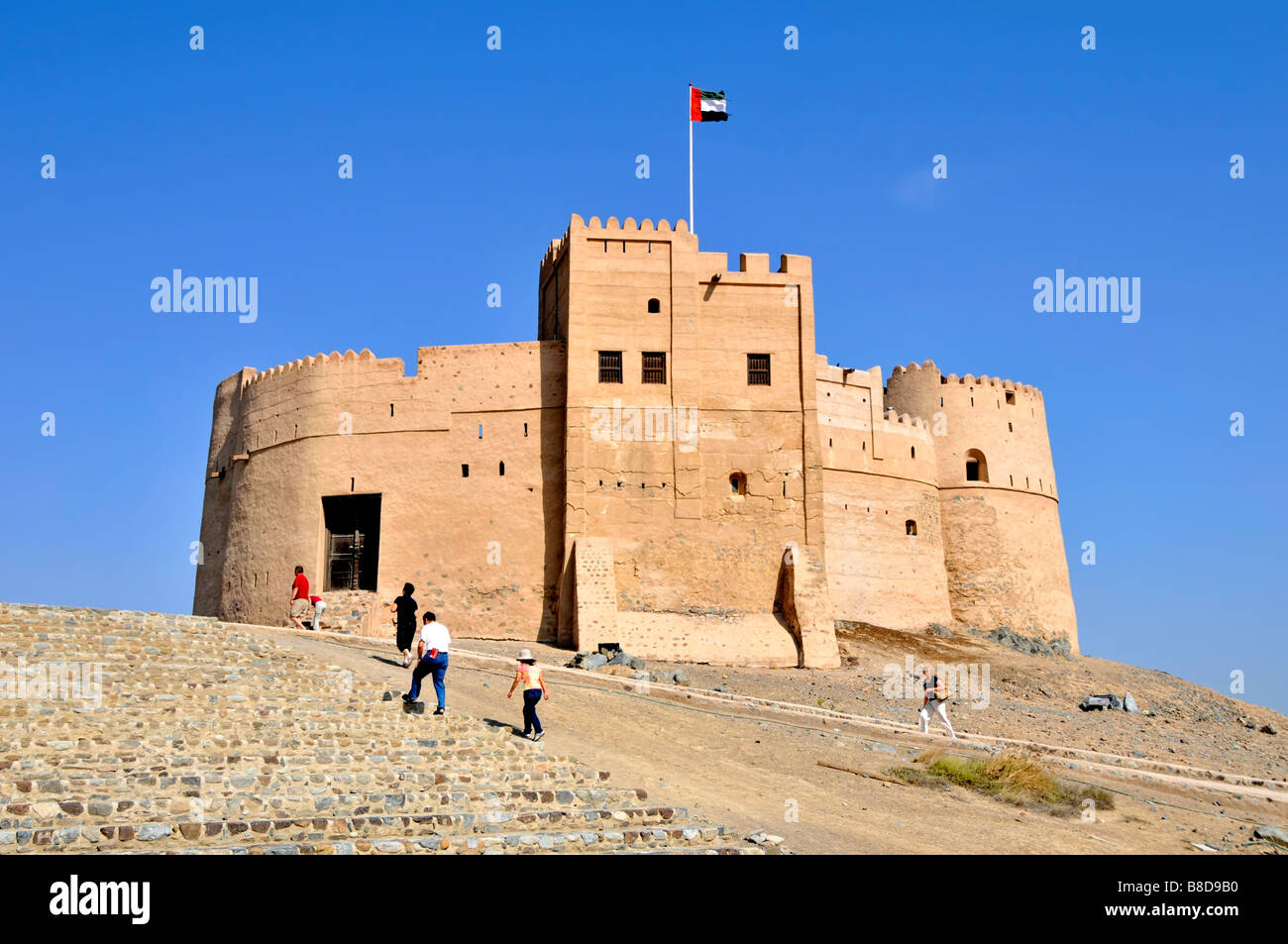 Alte historische Fujairah Fort oder Burg aus dem 16. Jahrhundert eine Besichtigung Touristenattraktion restauriert und gepflegt von Department of Antiquities & Historische VAE Stockfoto