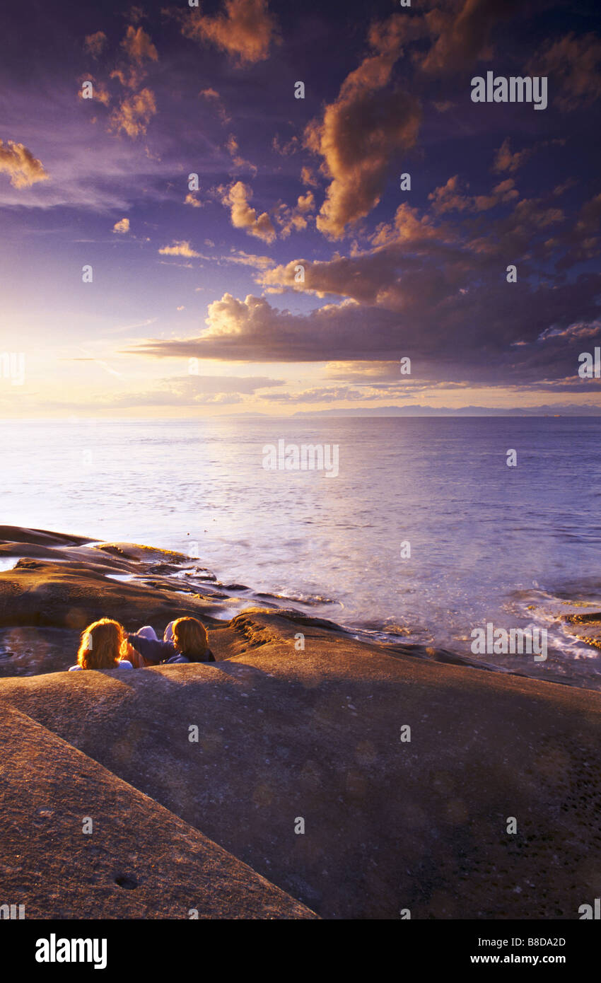 Frauen Rock Beach Sunset, Galiano Island, Britisch-Kolumbien Stockfoto