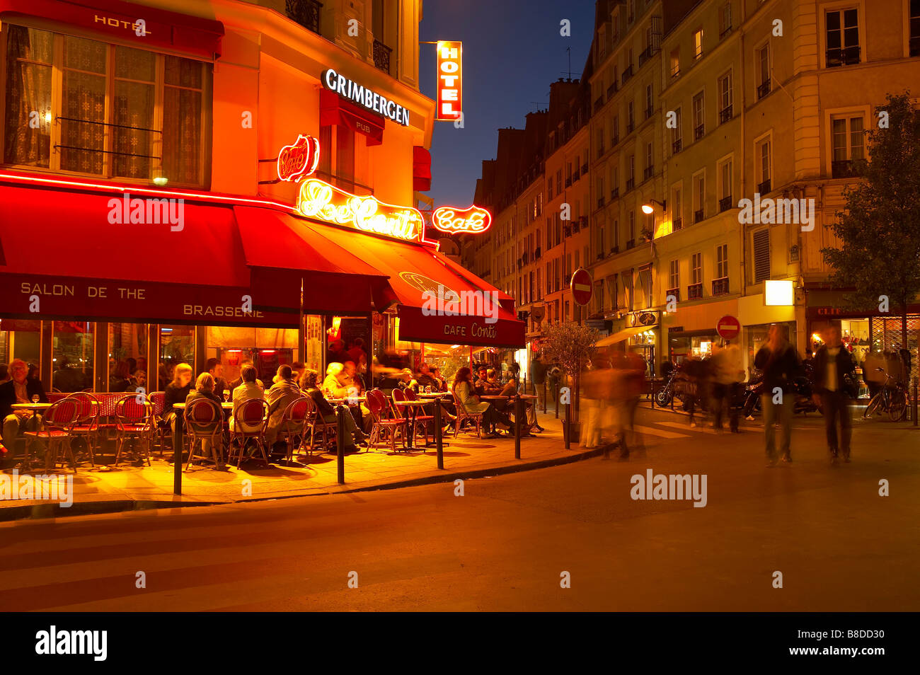 Café & Hotel in der Nacht, Rue de Buci & Rue de l ' ancienne Comedie, St. Germain-des-Prés, Paris, Frankreich Stockfoto