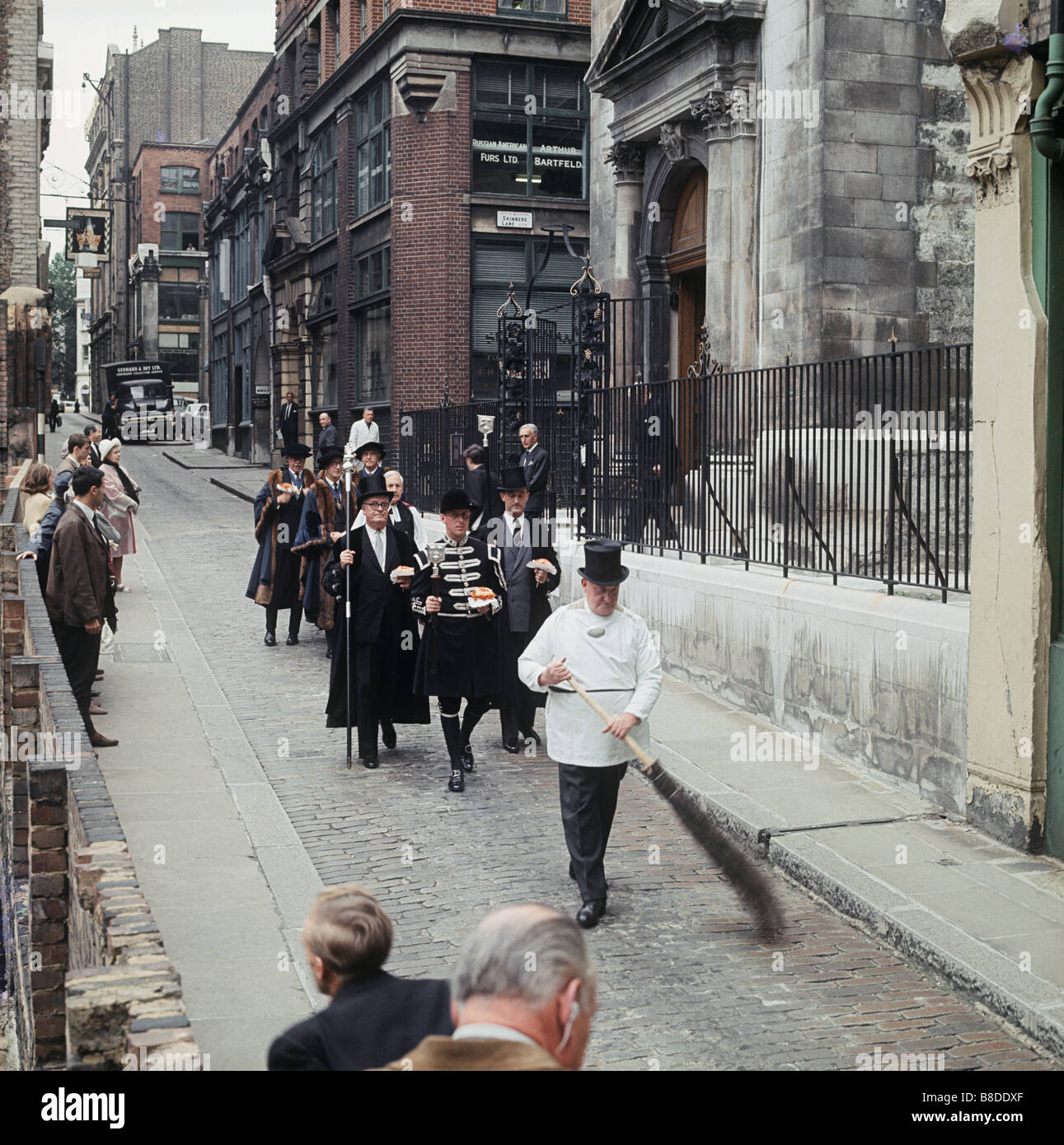 London.StSwithin des Tages. Wenn es regnet, es Willrain for40 Tage. Im Theparade trägt Eachman Abouquet, um ihn an die üblen Gerüche erinnern Stockfoto