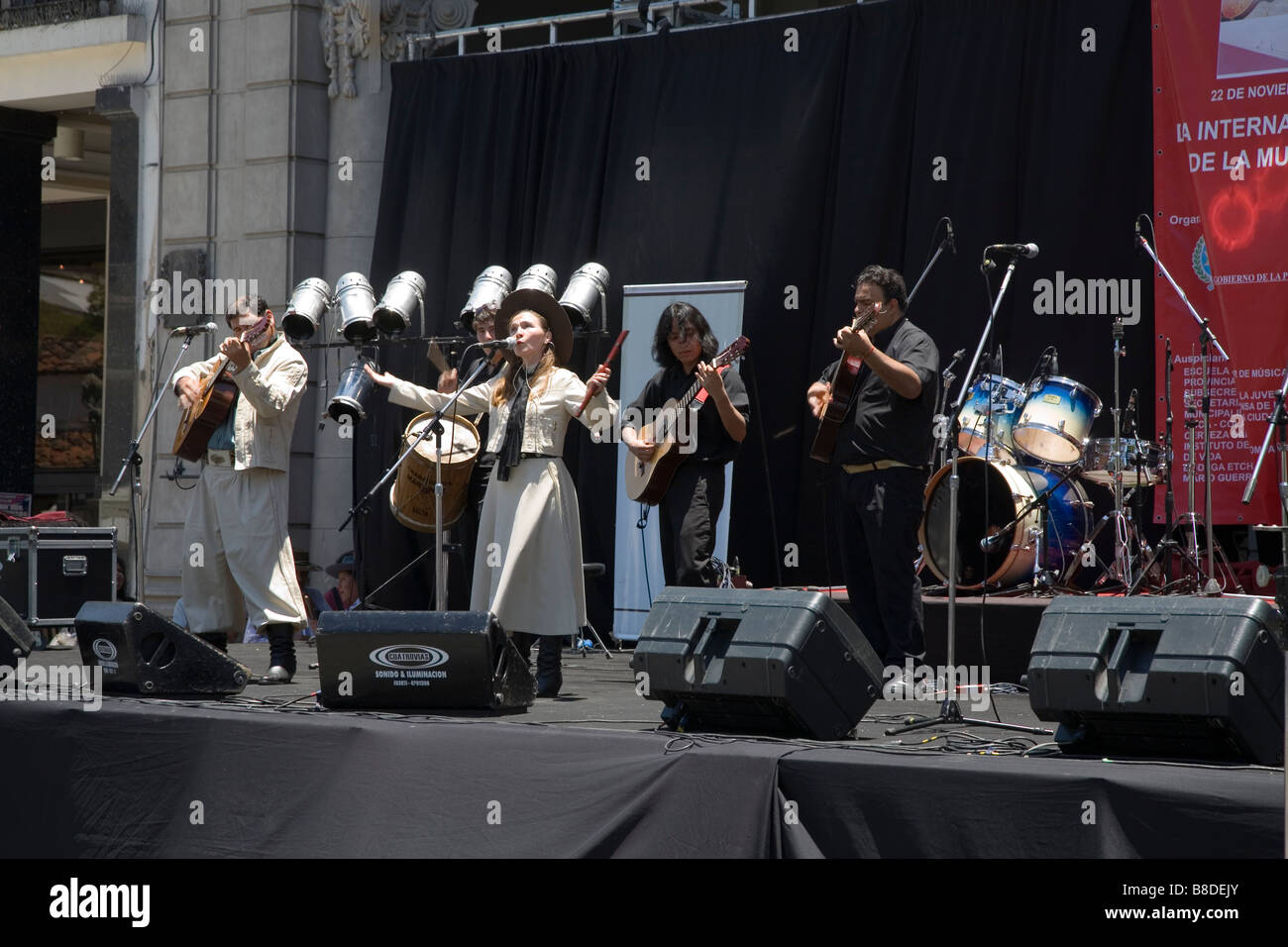 Traditionelle argentinische Volksmusik-Band Höchstleistungen der Dia Internacial De La Musica, Salta, Argentinien Stockfoto