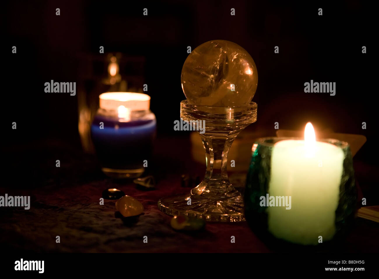 Foto von Kerzen in einer Tarot-Karte-Lesung Stockfoto