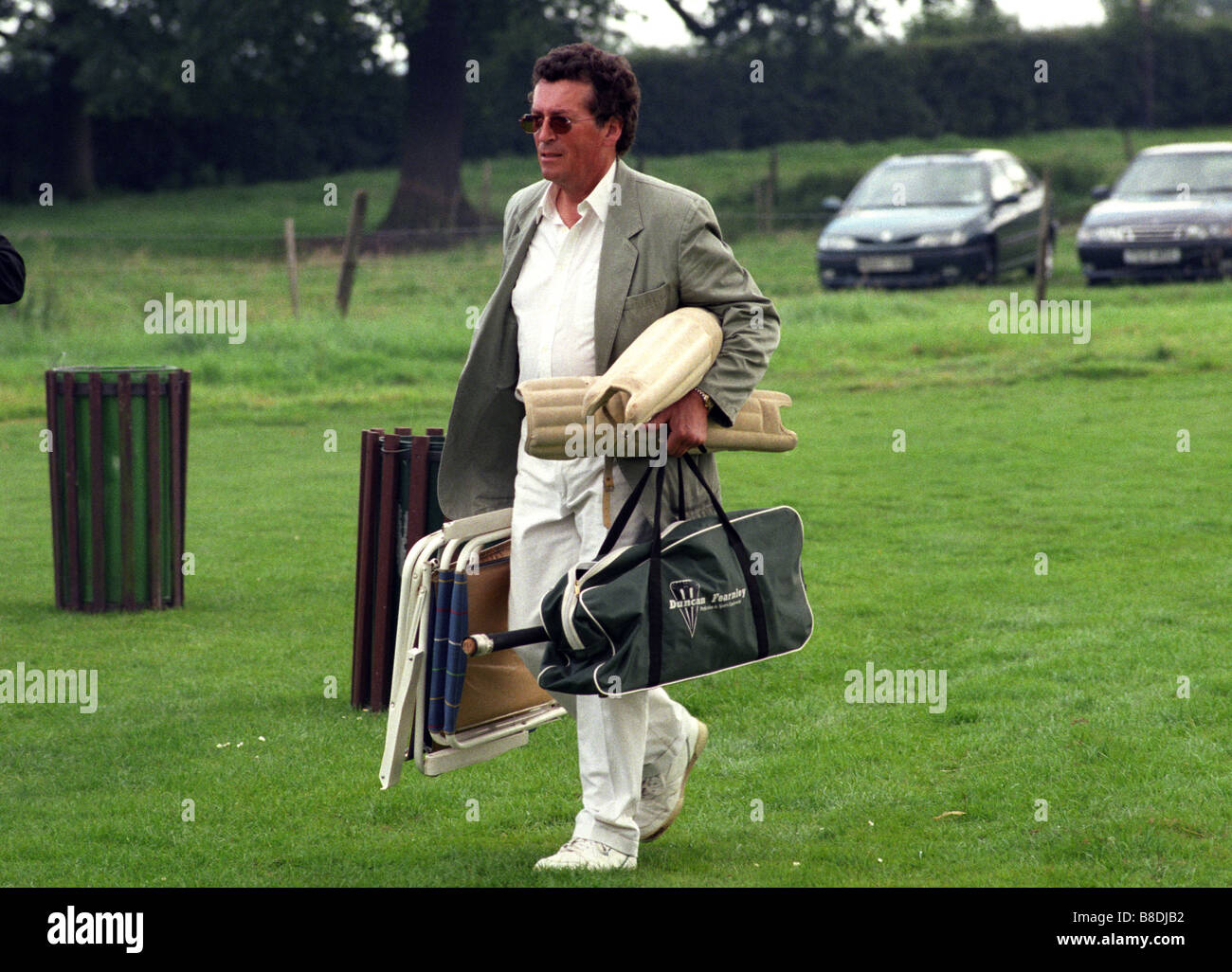Schauspieler Robert Powell um zu spielen, da Herr Taverners cricket-team Stockfoto