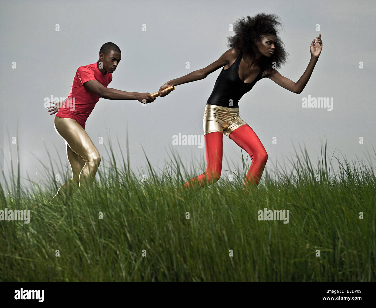 Athletinnen und Athleten im Staffellauf Stockfoto